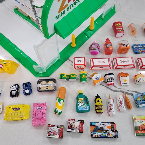 Zuru Mini brands 24 mini store plus around 50 of mini brand items - Picture 7 of 11